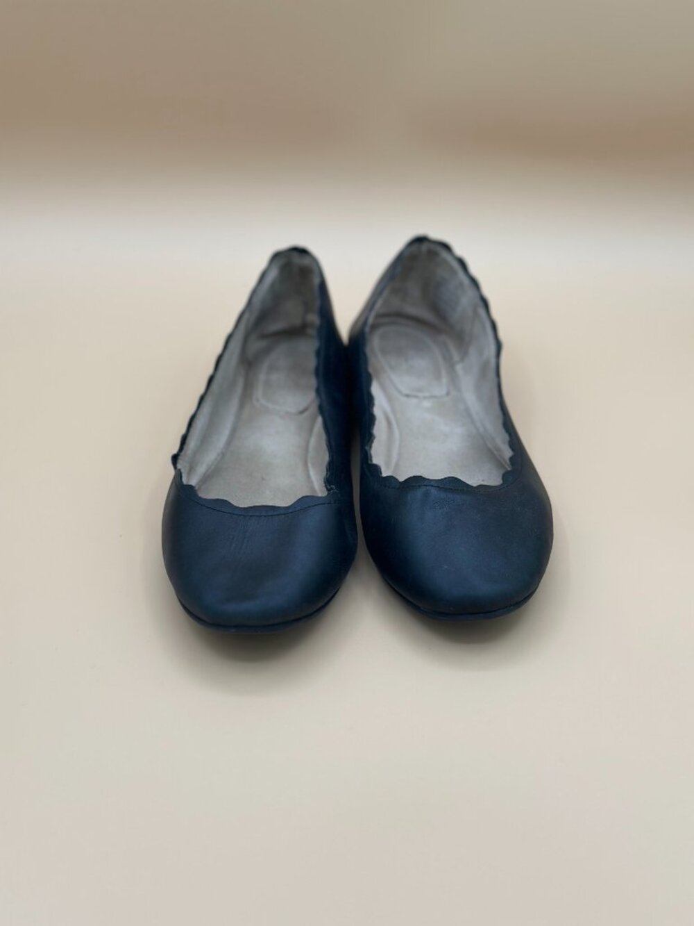 Kelly & Katie Weslyne Black Leather Ballet Flats Size 6 Scalloped Edge Slip-On - Picture 2 of 7